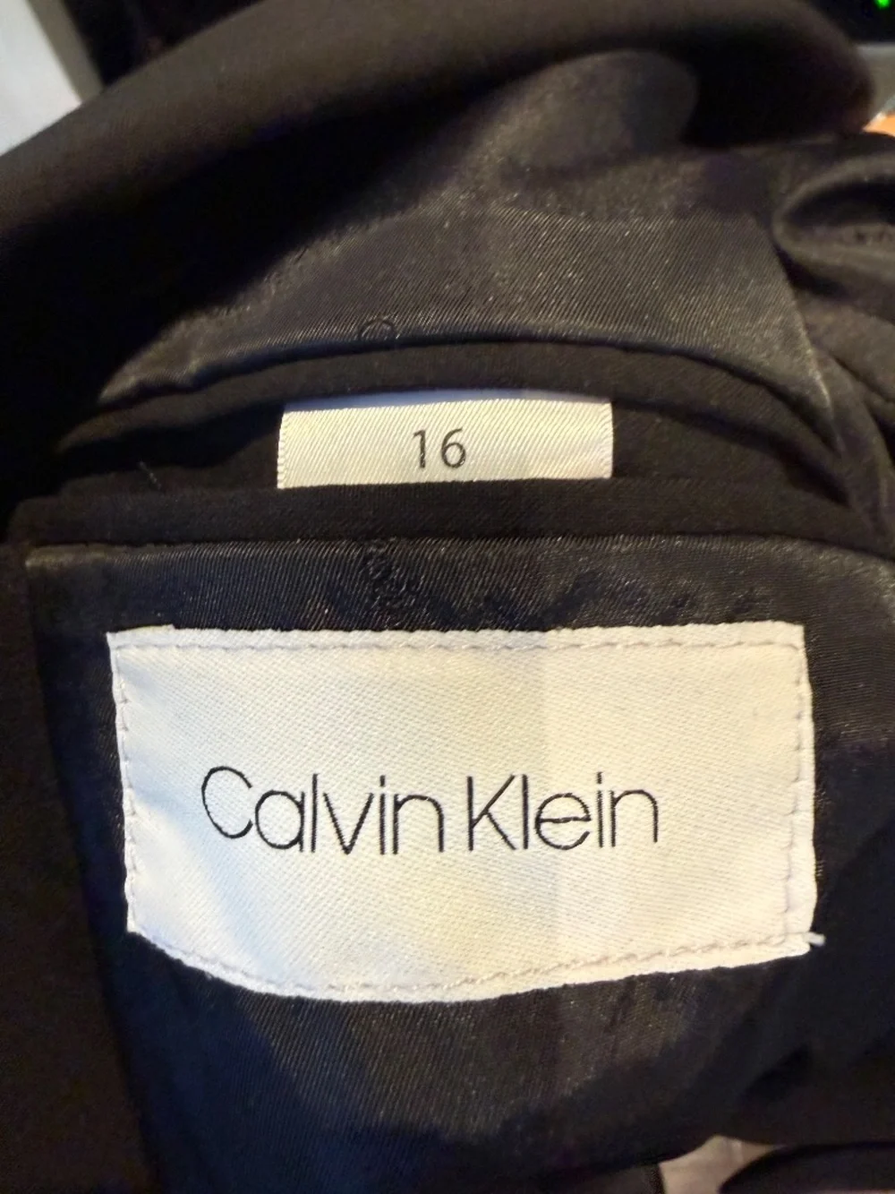 Calvin Klein Boys suit size 16 worn once